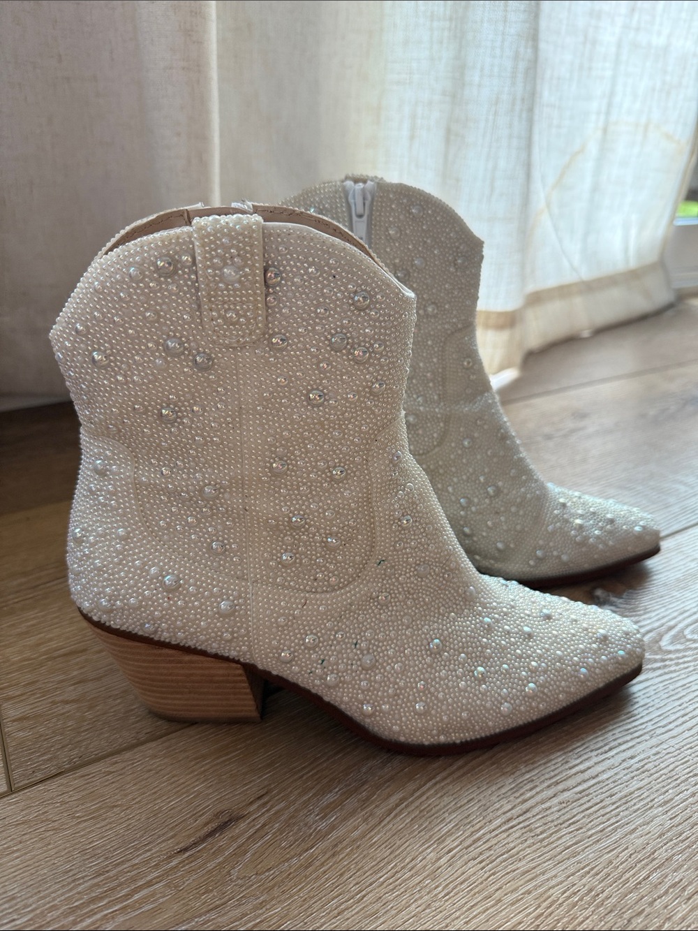 Betsey Johnson Diva Rhinestone Women's Embellished White Ankle Boots Western 8.5